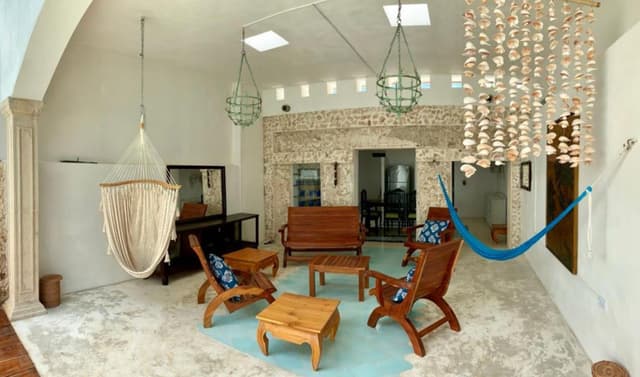 Oportunidad Única: Casa Colonial de Ensueño en Barrio Santiago — Lista para Venderse