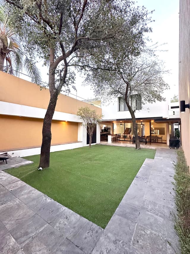 Hermosa Residencia en Fraccionamiento Verde Valle