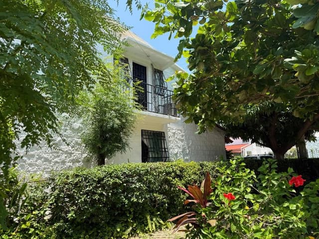 BAJA DE PRECIO en Condominio Orquideas Zona Diamante Casa en 2 niveles