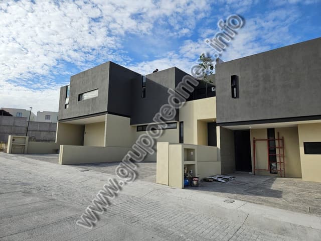 Casa Venta Nueva Capital Sur, El Marques, Conín, Moderna