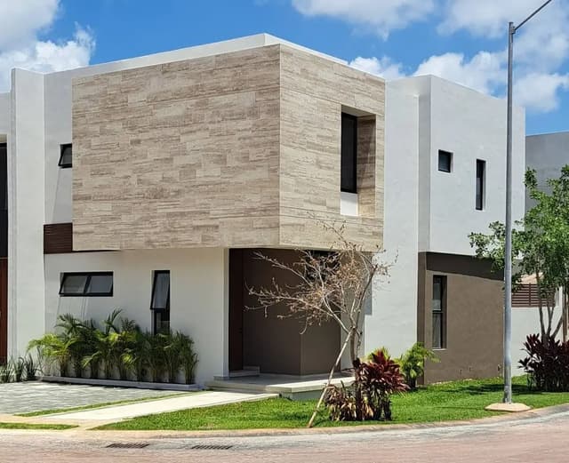 Casa Nueva En Venta Residencial Rio, Cancun. ¡negociable! En Terreno De Esquina Con Hermoso Jardín. 204 Construido 169 T