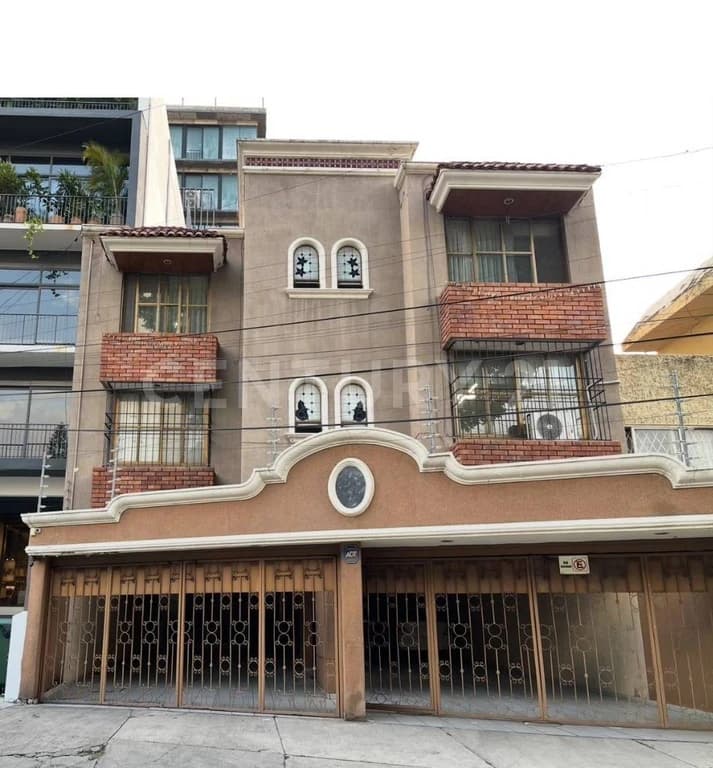 Gallery main