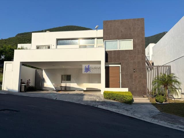 CASA RENTA LADERAS ABEDUL ZONA EL URO CARRETERA NACIONAL MONTERREY