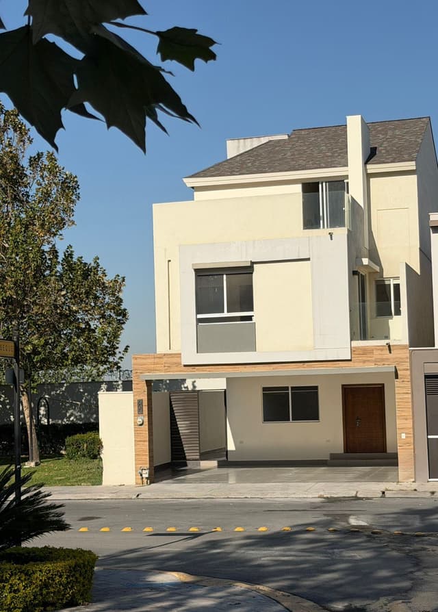 Casa en renta en Puerta de Hierro