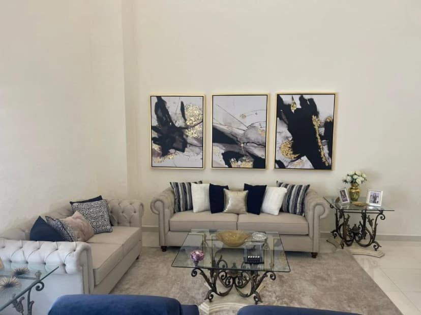 Gallery main