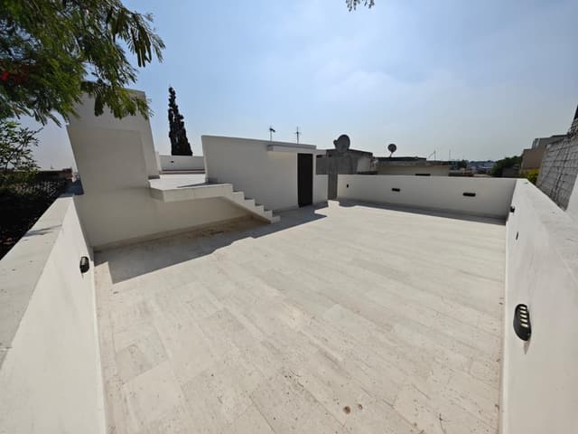 Casa en venta recien remodelada Lomas del Roble