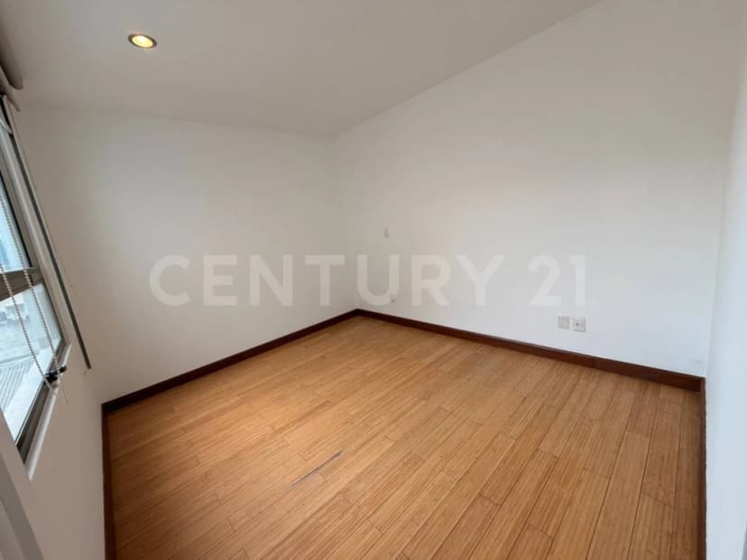 Gallery main