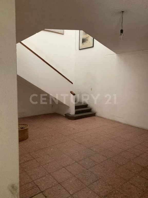 Gallery main