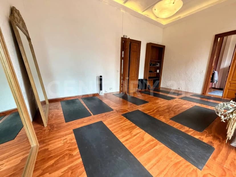 Gallery main