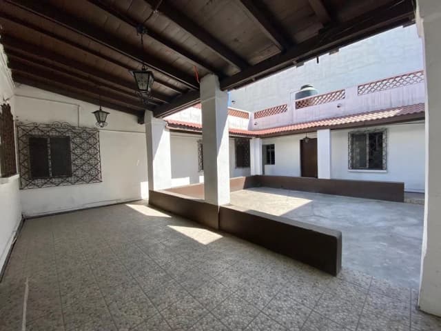 RENTA  OFICINA (cinco privados + recepción)