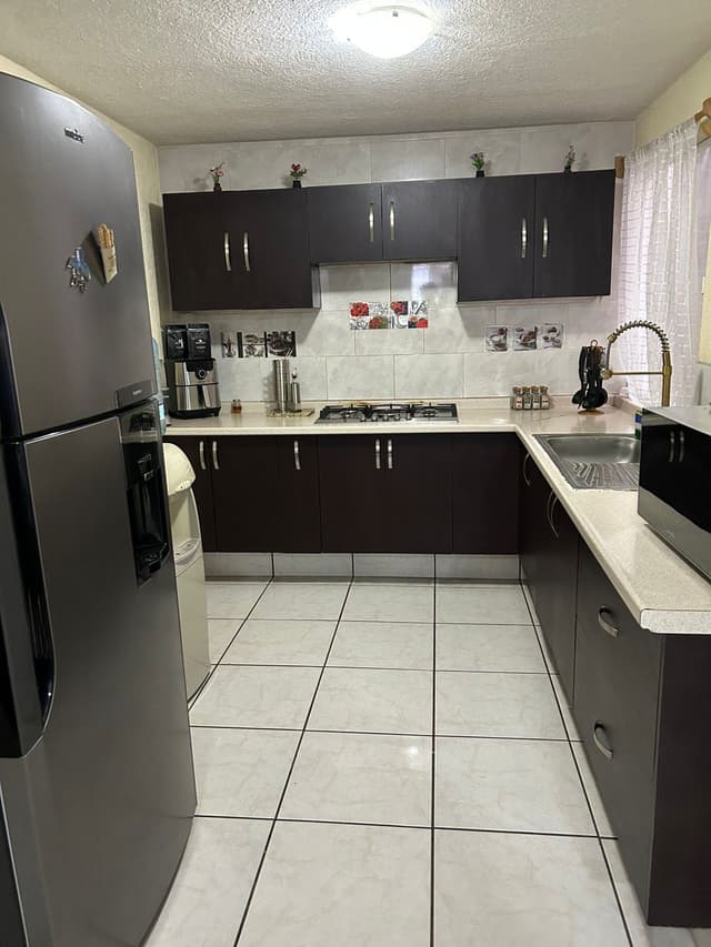 ENCANTADORA CASA CON AMPLIACIONES