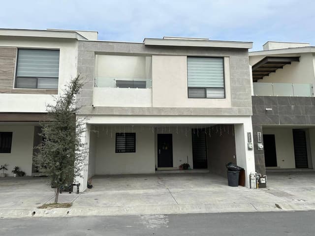 Hermosa casa en Venta en Fraccionamiento Privado Almeria Apodaca en NL.