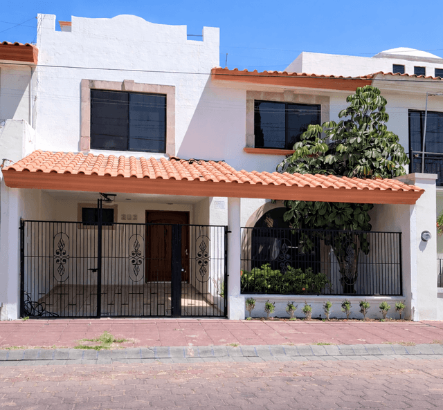 Casa con 4 Recámaras en Residencial Río San Pedro | Seguridad 24/7 y Ubicación Premium