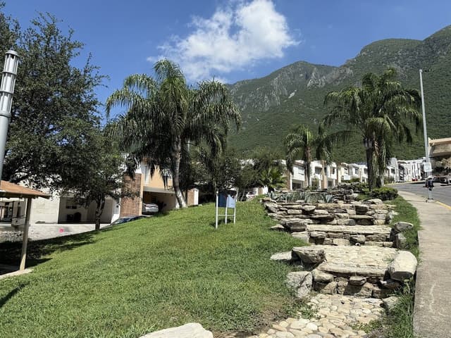 CASA NUEVA EN RENTA Lomas Del Vergel