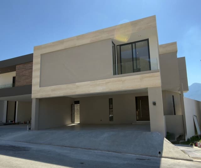 Casa Nueva en Venta en Bosques de las Misiones