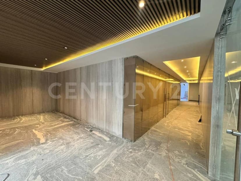 Gallery main