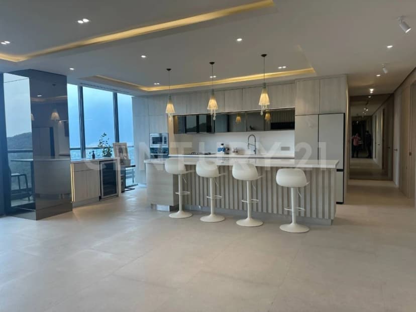 Gallery main