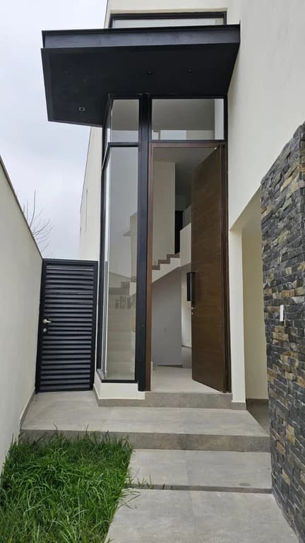 Gallery main