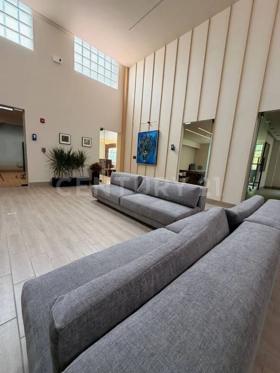 Gallery main