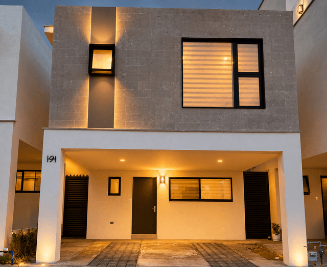 Renta de Casa en Dominio Cumbres con Panles Solares