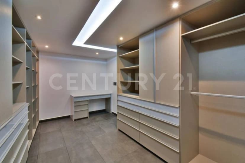 Gallery main