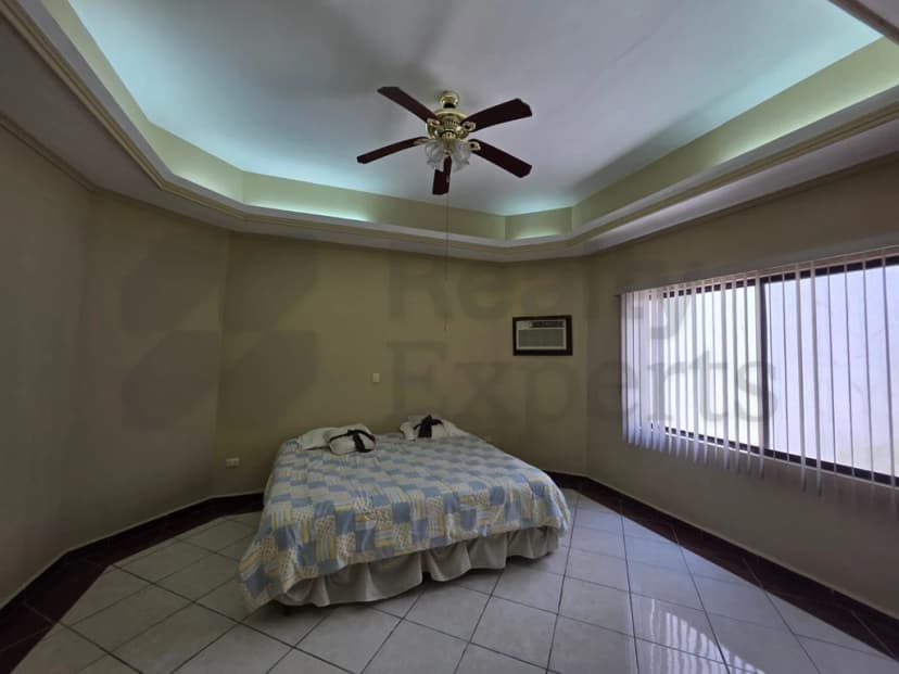 Gallery main