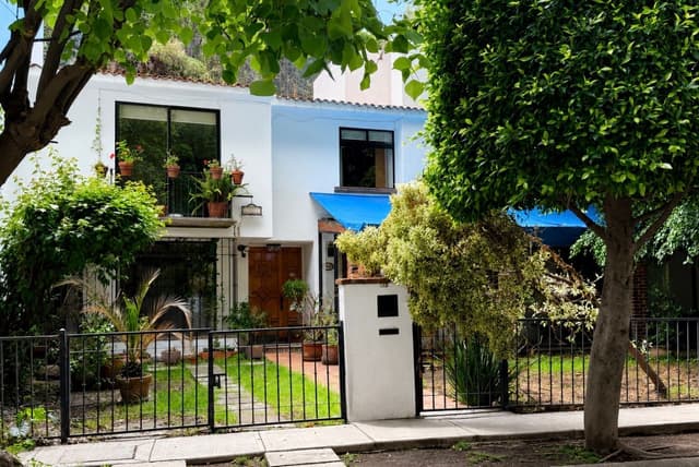 Casa en venta en la exclusiva privada de Fortín en el corazón de Chimalistac, Ciudad de México.