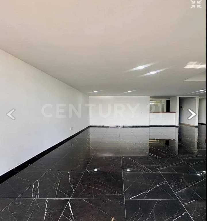 Gallery main