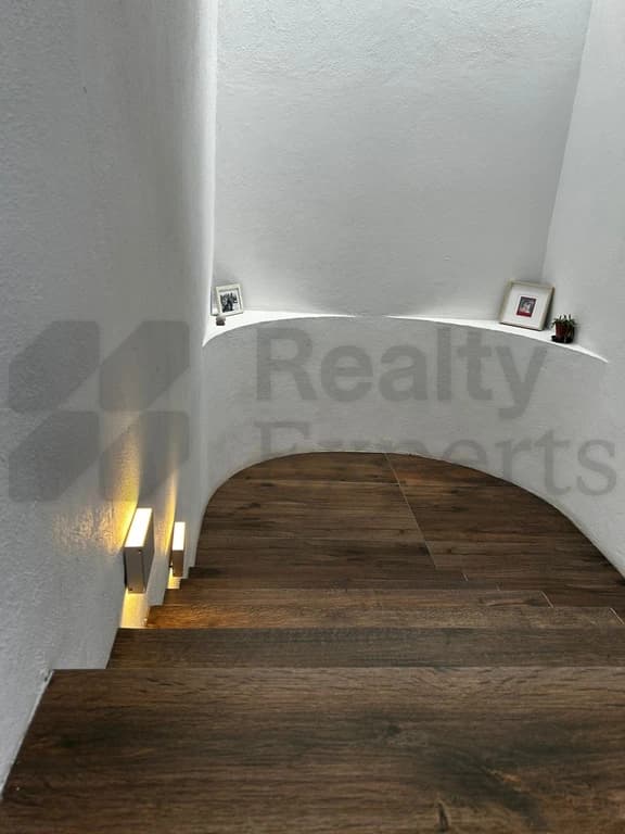 Gallery main