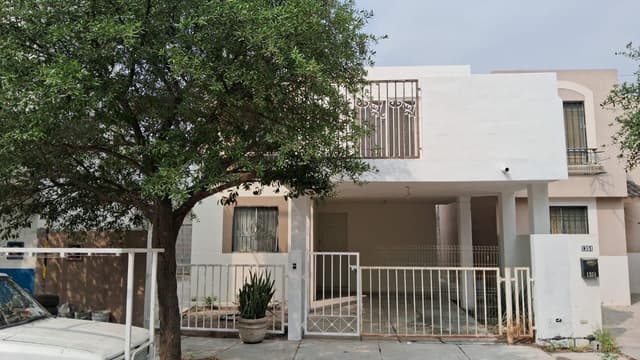 Casa en Venta en Mitras Poniente | 3 Recámaras | Patio con Excedente