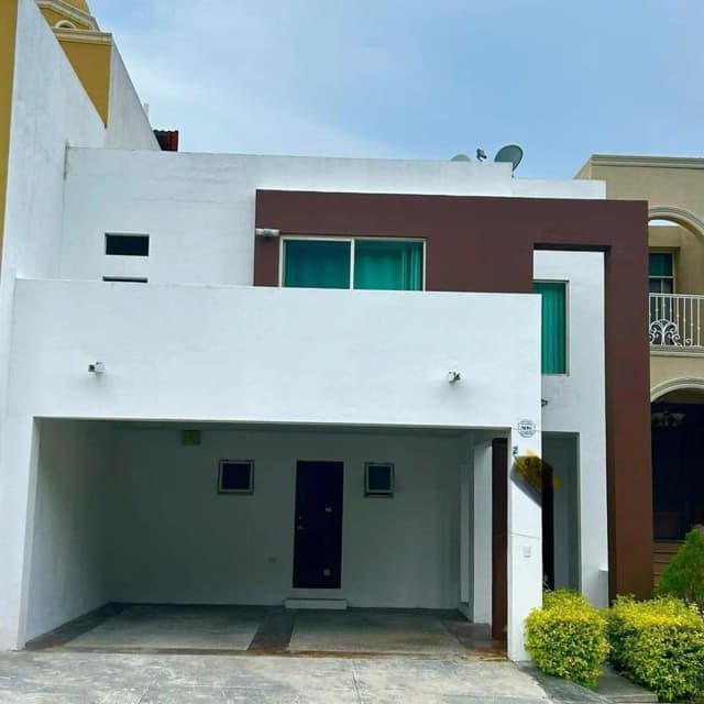 Casa en Renta en Villas la Rioja, Monterrey, Nuevo León
