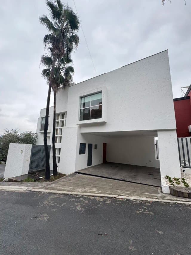 Casa en Renta en Colonial La Sierra, San Pedro Garza García, Nuevo León