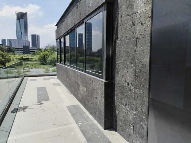 Local en Renta en Zona Valle Oriente, San Pedro Garza García, Nuevo León