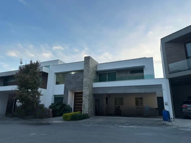 Casa en Venta en Catujanes, Monterrey, Nuevo León
