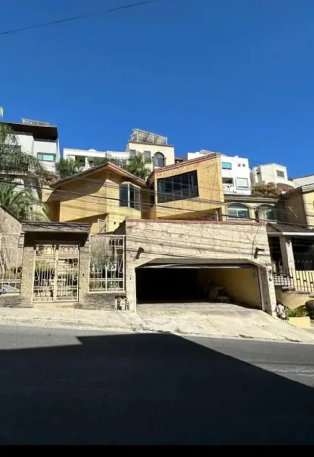 Casa en Venta en Los Colorines, San Pedro Garza García, Nuevo León