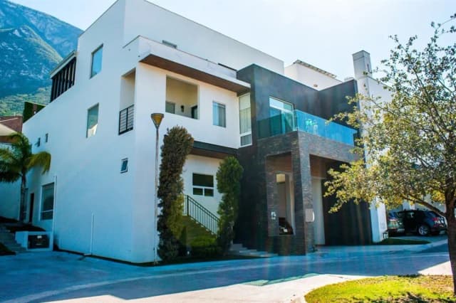 Casa en Venta en Valle Poniente Sector Olinca, Santa Catarina, Nuevo León
