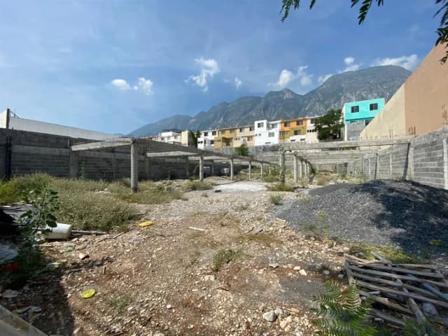 Terreno en Venta en Adolfo Lopez Mateos, Santa Catarina, Nuevo León
