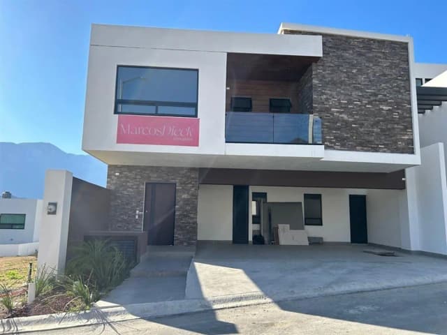 Casa en Venta en Bosques de las Misiones Sector Encino, Santiago, Nuevo León