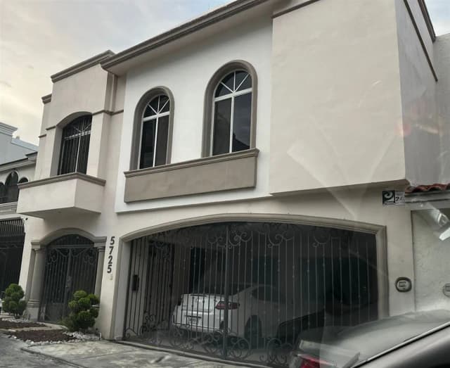 Casa en Renta en Jardines del Paseo, Monterrey, Nuevo León