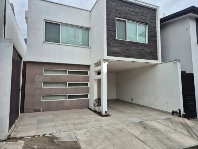 Casa en Venta en Tampiquito, San Pedro Garza García, Nuevo León