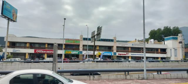 Local en Renta en Las Cumbres, Monterrey, Nuevo León