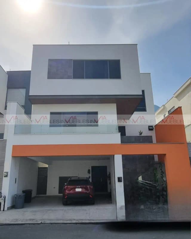 Casa en Renta en Puerta de Hierro, Monterrey, Nuevo León