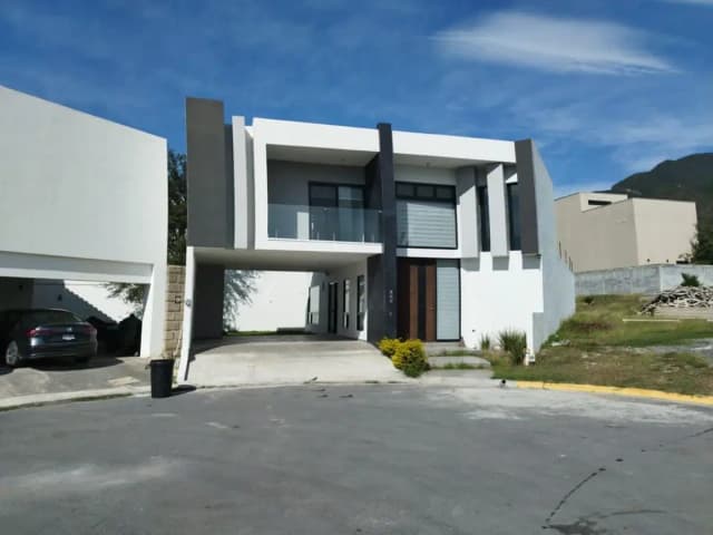 Casa en Venta en El Uro, Monterrey, Nuevo León