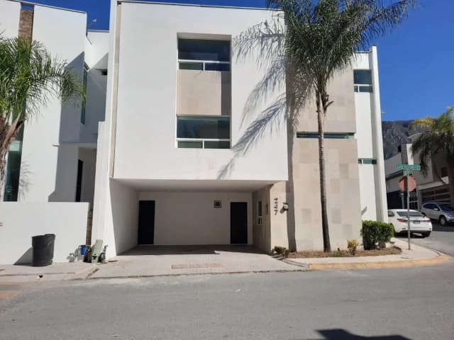 Casa en Renta en Residencial la Escondida, Monterrey, Nuevo León