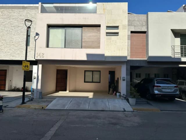 Casa en Renta en Residencial la Huasteca, Santa Catarina, Nuevo León