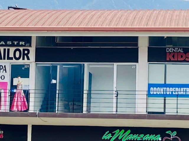 Local en Renta en La Rioja Privada Residencial, Monterrey, Nuevo León