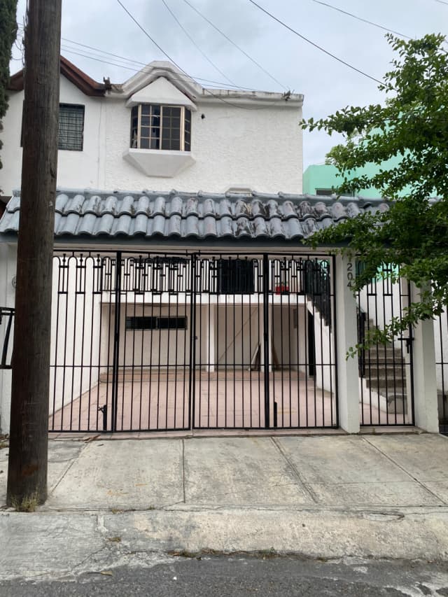 Casa en Renta en Lomas Mederos, Monterrey, Nuevo León