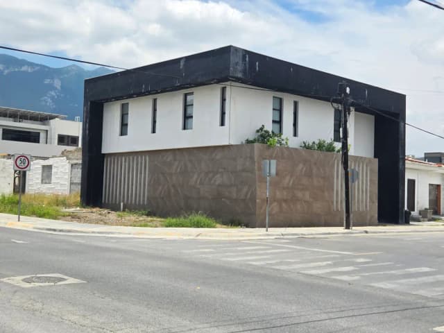 Casa en Venta en Del Valle, San Pedro Garza García, Nuevo León