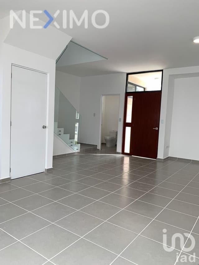 Casa Inteligente en Venta de 3 Recamaras con Paneles Solares en Privada en Poligono Sur de Cancún