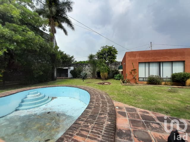 Casa en Venta con Alberca y Jardín Pedregal de las Fuentes, Jiutepec, Morelos